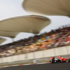 Timo Glock rueda durante el GP de China 2011