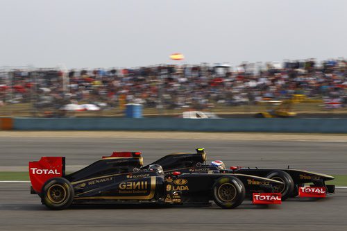 Heidfeld y Petrov rodando en paralelo en el GP de China 2011