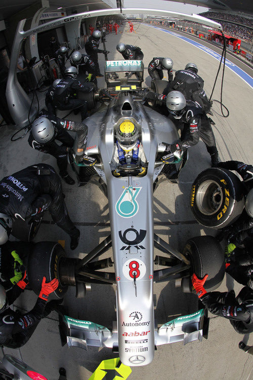 Parada en boxes para Nico Rosberg en China 2011