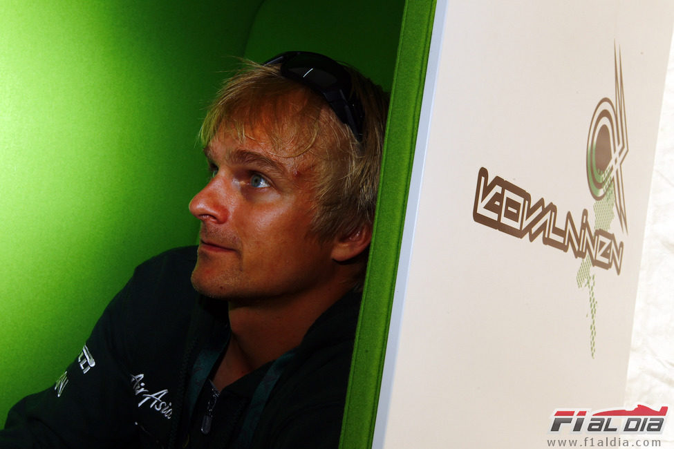 Kovalainen en su cubículo