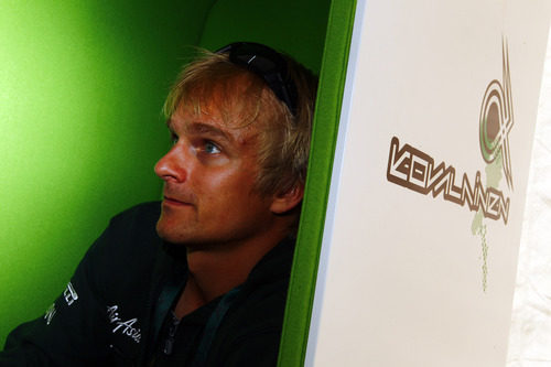 Kovalainen en su cubículo