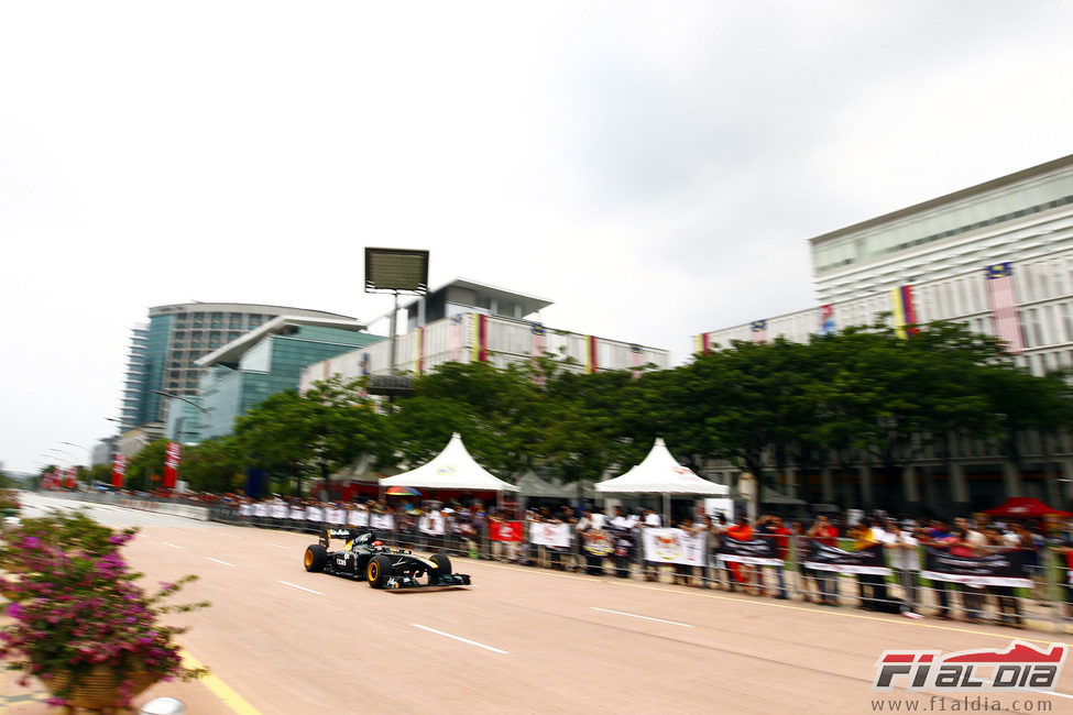 Alexander Rossi rueda con el T128 en Putrajaya