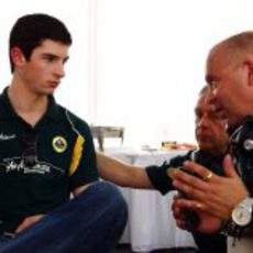 Alexander Rossi y Mike Gascoyne en Putrajaya