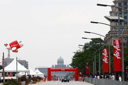 Kovalainen con el T128 en la larga recta de Putrajaya