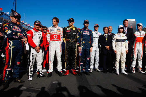 Un minuto de silencio en la parrilla del GP de Australia 2011