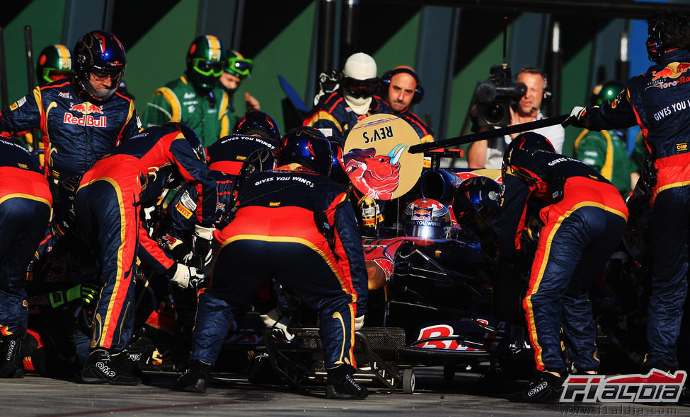 Cambio de neumáticos para Buemi en Australia 2011