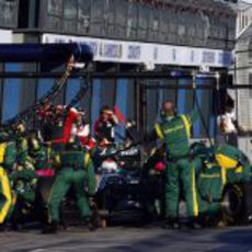 Cambio de neumáticos para Trulli en el GP de Australia 2011