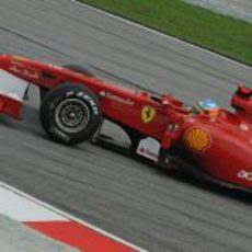 Alonso en los libres del GP de Malasia 2011