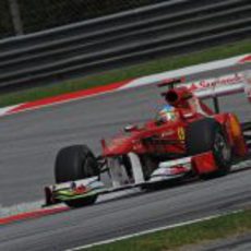 Fernando Alonso a los mandos del 150º Italia en Malasia 2011