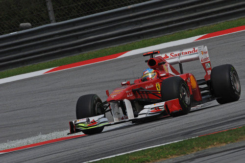 Fernando Alonso a los mandos del 150º Italia en Malasia 2011
