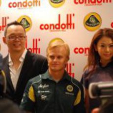 Heikki Kovalainen en un acto promocional en Malasia