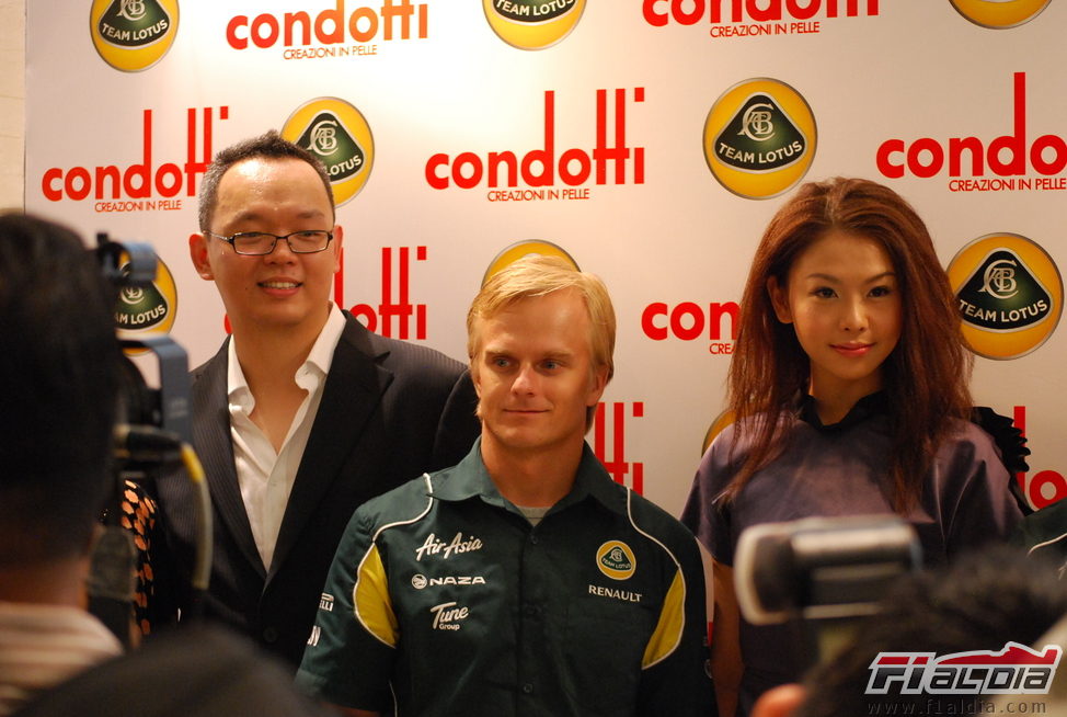 Heikki Kovalainen en un acto promocional en Malasia