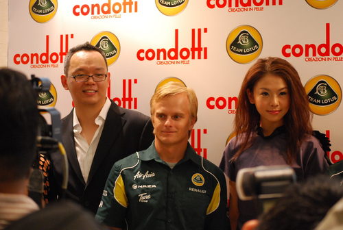 Heikki Kovalainen en un acto promocional en Malasia