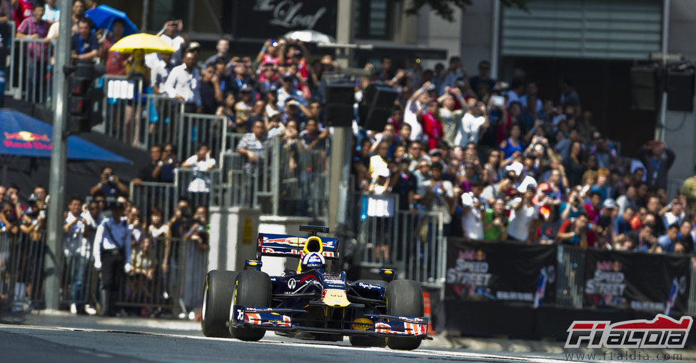 Mucho público en la exhibición de Coulthard en Kuala Lumpur