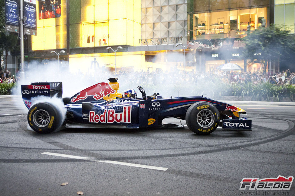 Los Pirelli echan humo en Singapur