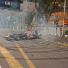 Coulthard dejó el asfalto de Singapur lleno de goma