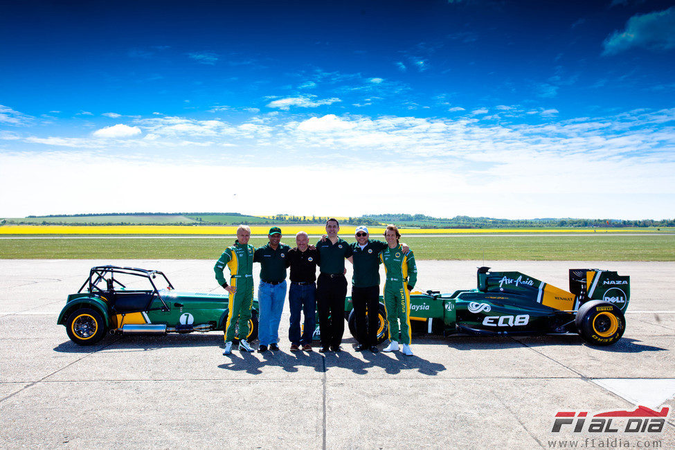 Kovalainen, Trulli y sus jefes en Duxford