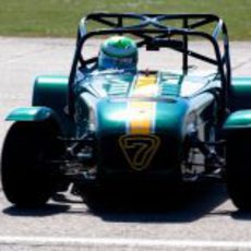 Kovalainen a los mandos del Lotus/Caterham Seven en Duxford