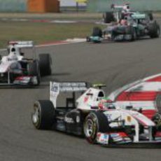 Pérez y Kobayashi durante el GP de China de 2011