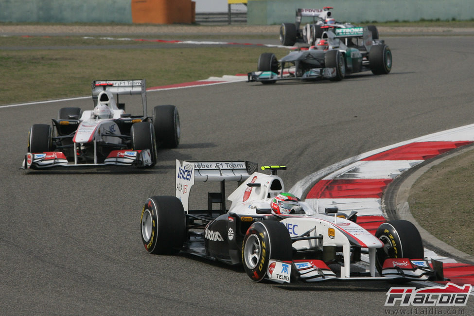 Pérez y Kobayashi durante el GP de China de 2011