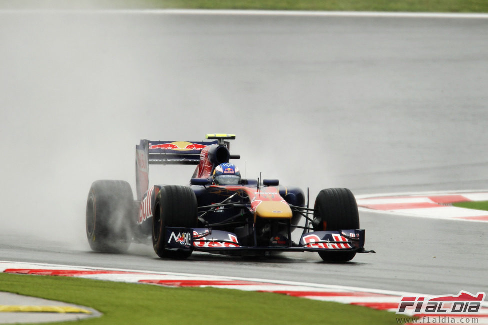 Daniel Ricciardo bajo la lluvia del GP de Turquía 2011