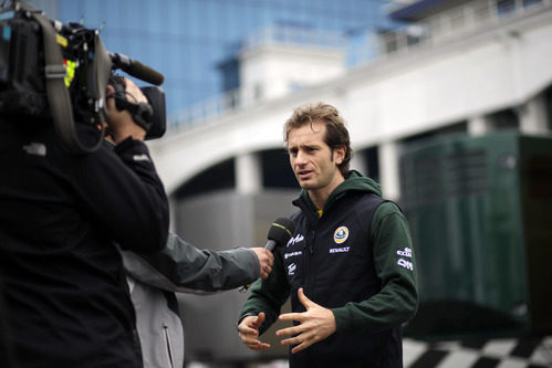 Jarno Trulli atiende a una entrevista en Turquía 2011