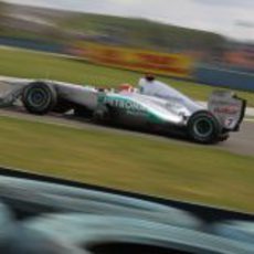 Schumacher rueda durante los segundos libres del GP de Turquía 2011