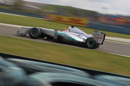 Schumacher rueda durante los segundos libres del GP de Turquía 2011