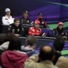 Los pilotos durante la rueda de prensa del jueves en Turquía 2011