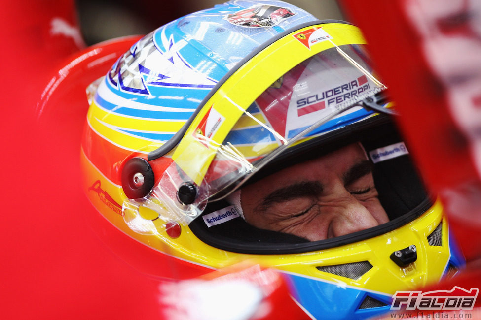 Alonso aprieta los ojos en el GP de Turquía 2011