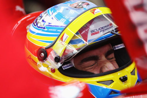 Alonso aprieta los ojos en el GP de Turquía 2011