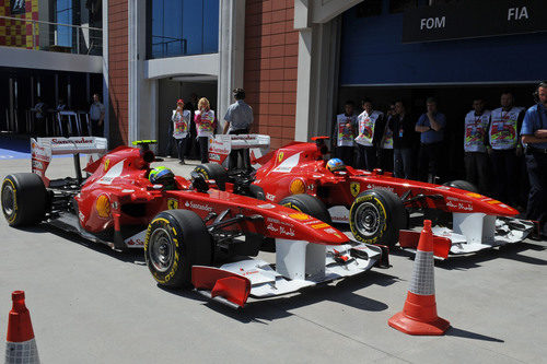 Los dos Ferrari tras la clasificación del GP de Turquía 2011