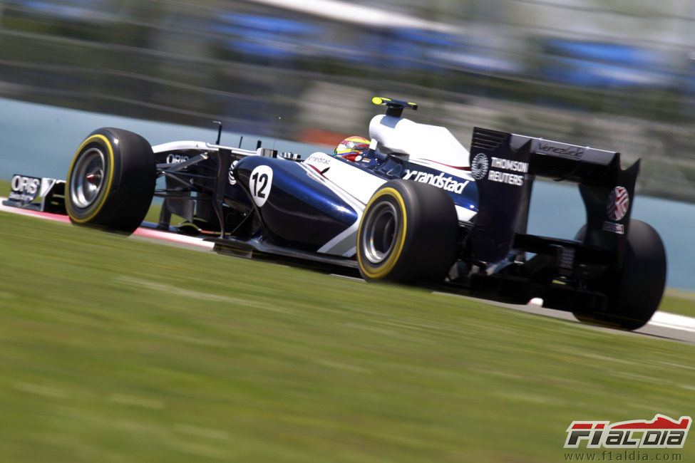 Maldonado durante la clasificación del GP de Turquía 2011