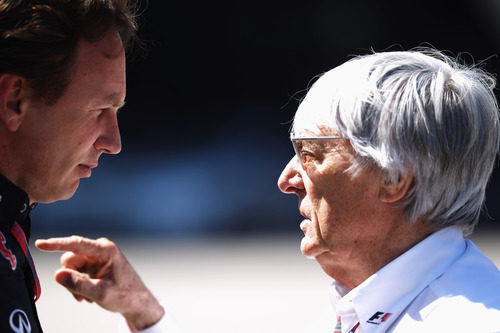 Bernie Ecclestone habla con Horner en el GP de Turquía 2011
