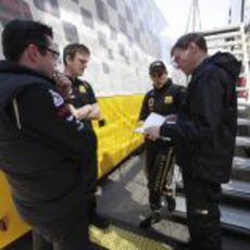 Reunión en Lotus Renault GP para analizar datos en Turquía 2011