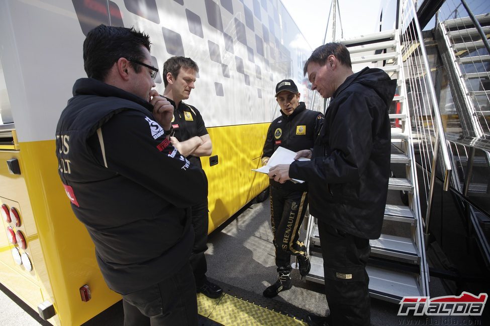 Reunión en Lotus Renault GP para analizar datos en Turquía 2011