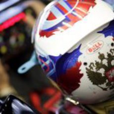 El casco de Vitaly Petrov en el GP de Turquía 2011