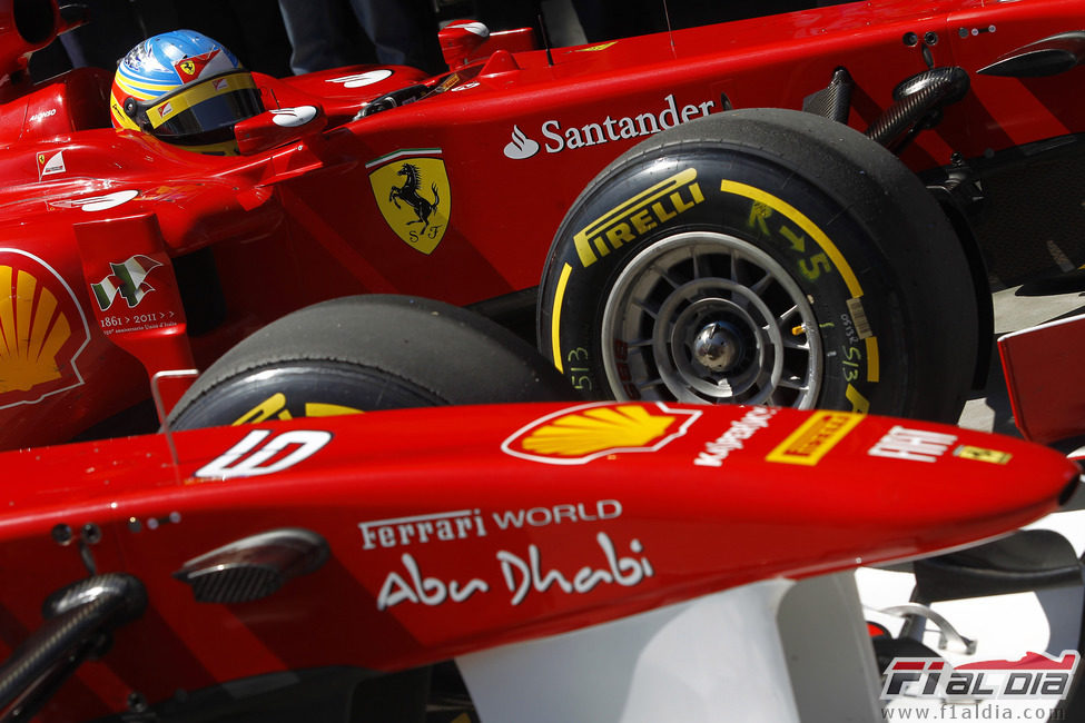 Los dos Ferrari llegan al parque cerrado de Istanbul Park