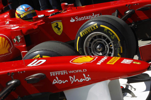 Los dos Ferrari llegan al parque cerrado de Istanbul Park