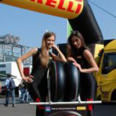 Las chicas de Pirelli celebran el 150 aniversario de la reunificación de Italia