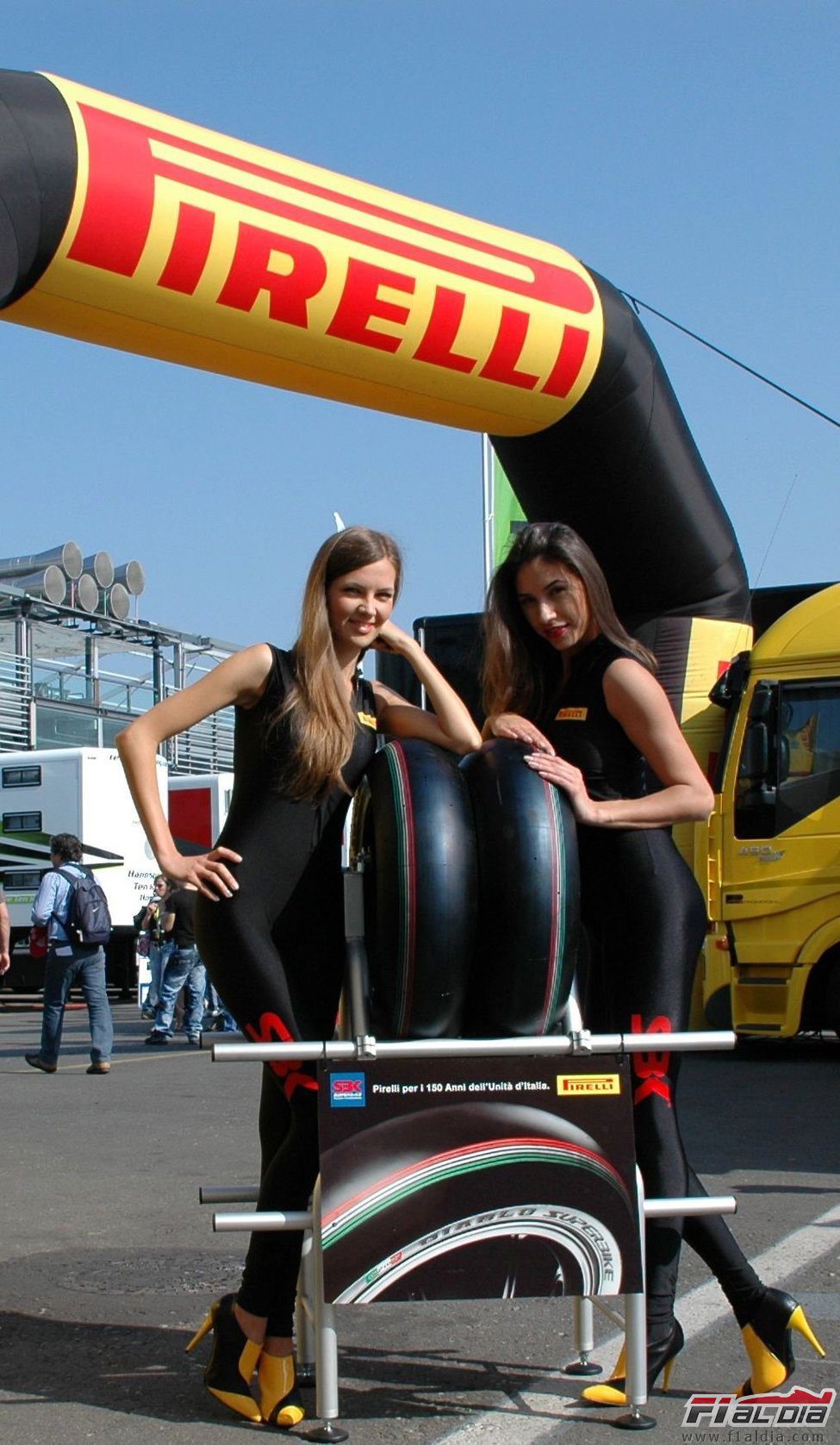 Las chicas de Pirelli celebran el 150 aniversario de la reunificación de Italia