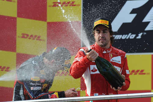 Fernando Alonso vuelve a probar el champán en Turquía 2011