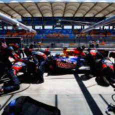 'Pit stop' para Vettel en la clasificación de Turquía 2011