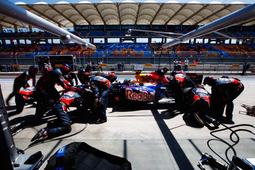 'Pit stop' para Vettel en la clasificación de Turquía 2011