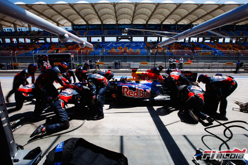 'Pit stop' para Vettel en la clasificación de Turquía 2011