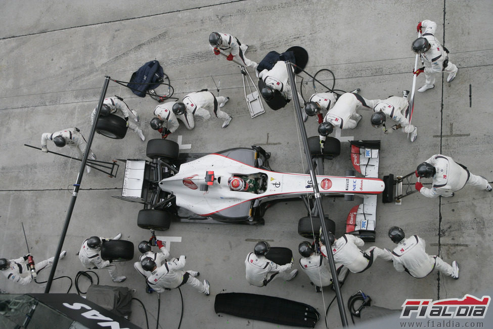 Parada en el box de Sauber en Malasia 2011