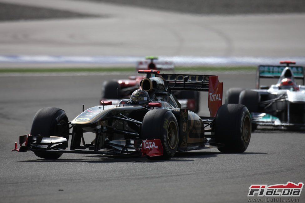 Heidfeld rueda por delante de Schumacher y Massa en Turquía 2011