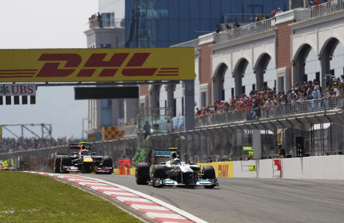 Rosberg rodó por delante de Webber al inicio de la carrera en Turquía 2011