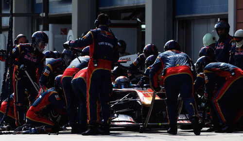 Buemi realiza una parada en boxes