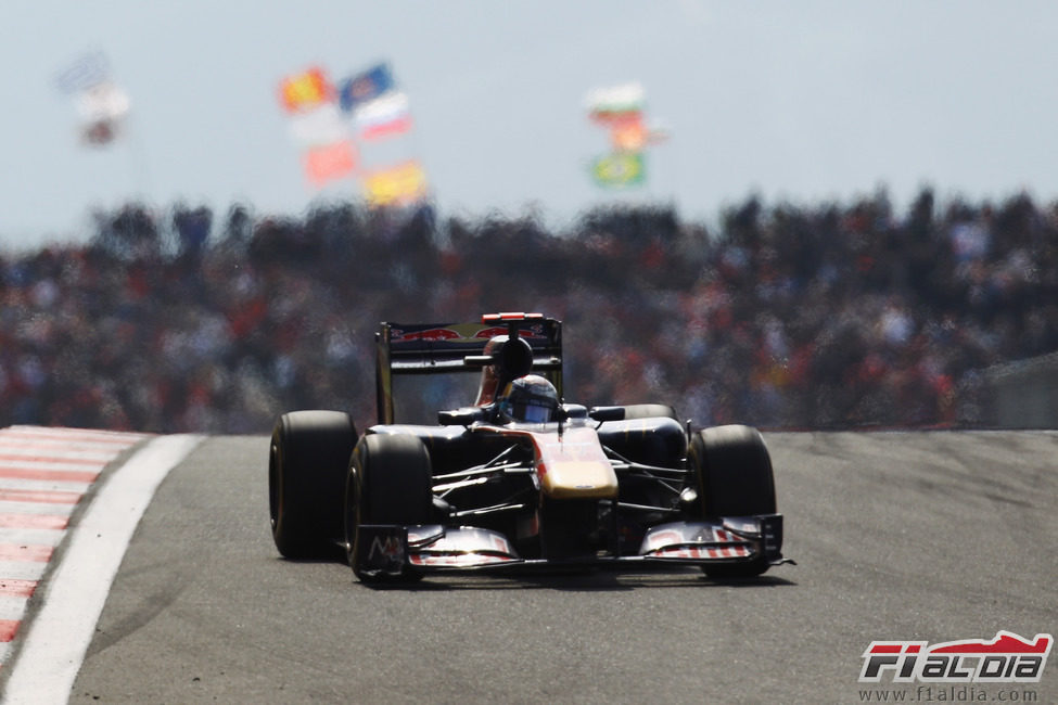 Buemi durante la carrera del GP de Turquía 2011